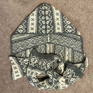 izzue 100% wool hooded scarf
